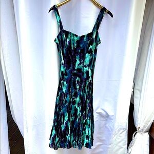 Elegant Blue and Green Patterned Dress
